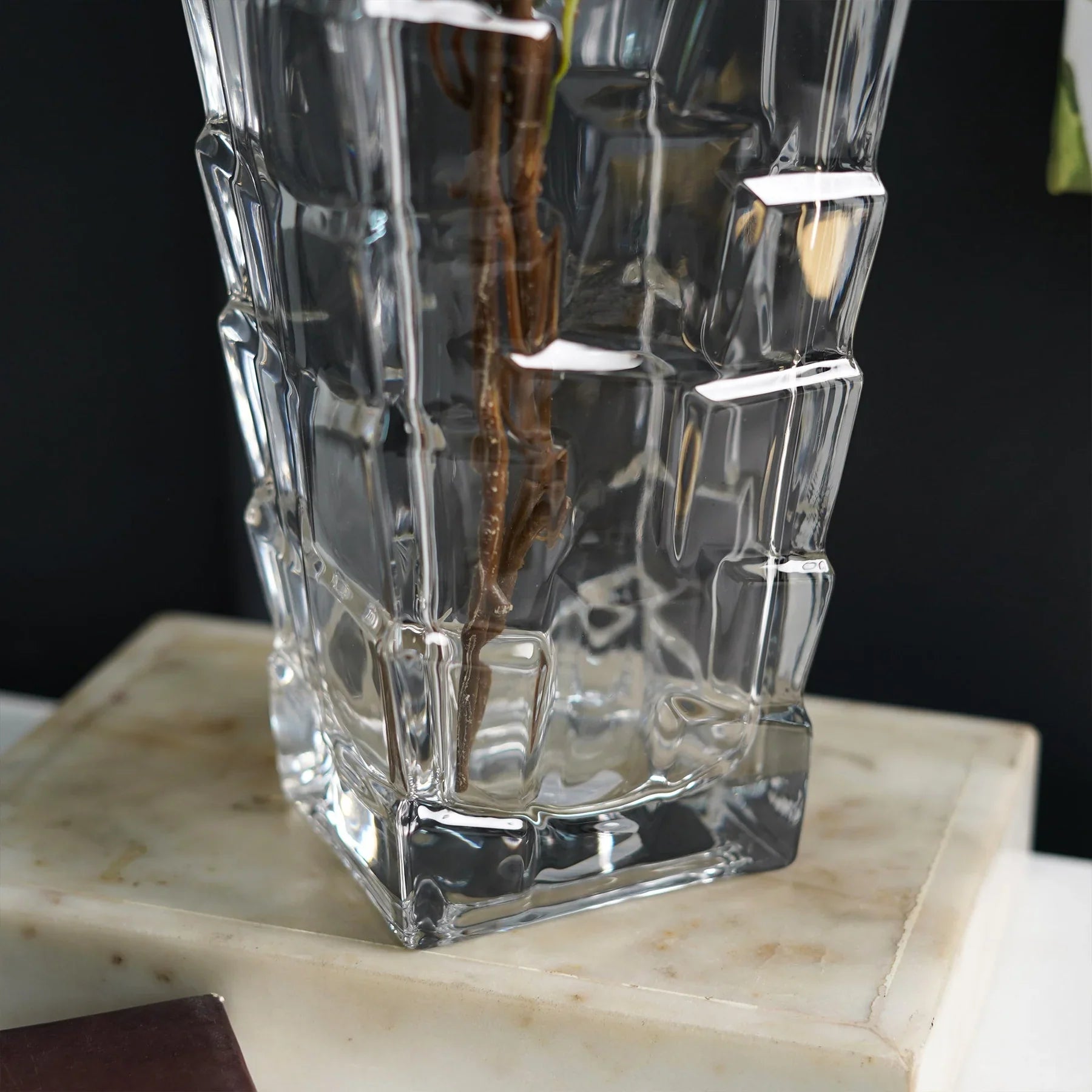 Clear Glass Flower Vase for Table Decor – Minimal Frenzy Designer Vase for Home & Office